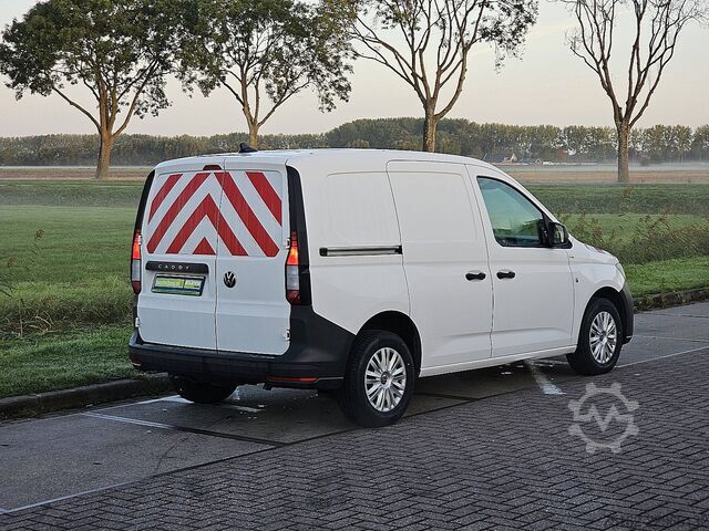 VOLKSWAGEN CADDY 2.0 L1 CarPlay BPM-Free Air Conditioning Parking Sensors Euro6! VW CADDY 2.0 L1 CarPlay BPM-Vrij Airco Parkeersens...