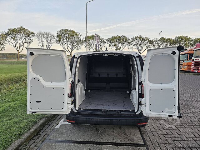 VOLKSWAGEN CADDY 2.0 L1 CarPlay BPM-Free Air Conditioning Parking Sensors Euro6! VW CADDY 2.0 L1 CarPlay BPM-Vrij Airco Parkeersens...