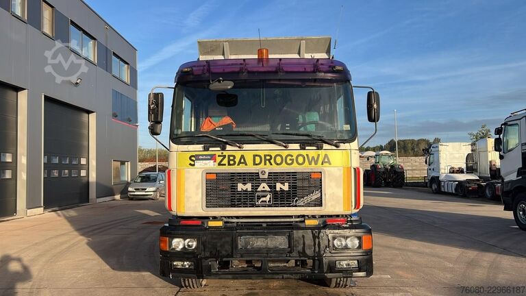 3-Seiten-Kipper MAN 25.372 (6 CYLINDER / MANUAL PUMP / POMPE MANUEL...