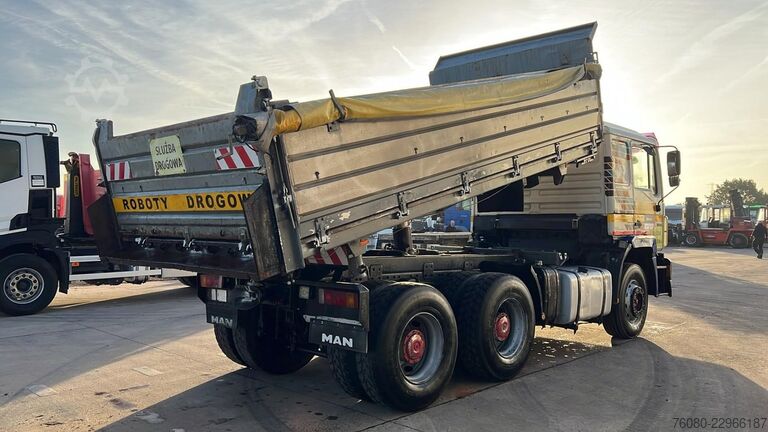 3-Seiten-Kipper MAN 25.372 (6 CYLINDER / MANUAL PUMP / POMPE MANUEL...