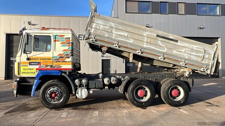 3-Seiten-Kipper MAN 25.372 (6 CYLINDER / MANUAL PUMP / POMPE MANUEL...