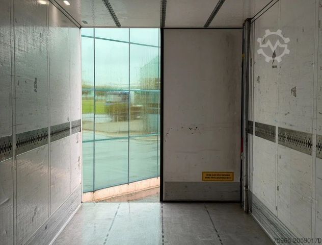 Reefer semitrailer SCHMITZ CARGOBULL SCB*S3B THERMO KING SLXe300 LIFT AXLE FLOWERWIDE