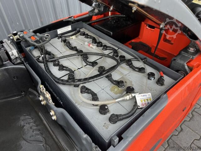 Electric 3-wheel forklift Linde E15-02