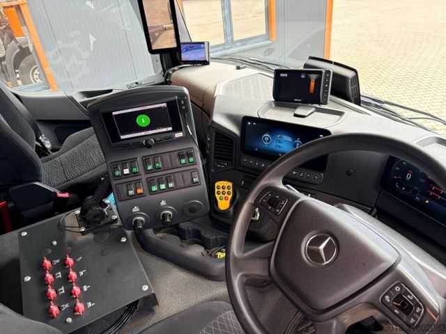 Road sweeper MERCEDES-BENZ ACTROS 1830 4x2 Kehrmaschine BUCHER OPTIFANT8000