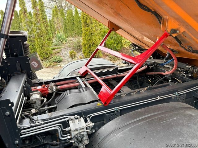 Road sweeper MERCEDES-BENZ ACTROS 1830 4x2 Kehrmaschine BUCHER OPTIFANT8000