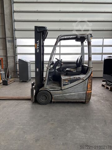Electric - 3 wheels Still RX20-14C Triplex Drive-In