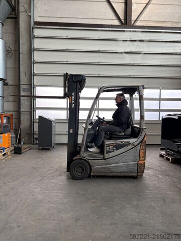 Electric - 3 wheels Still RX20-14C Triplex Drive-In