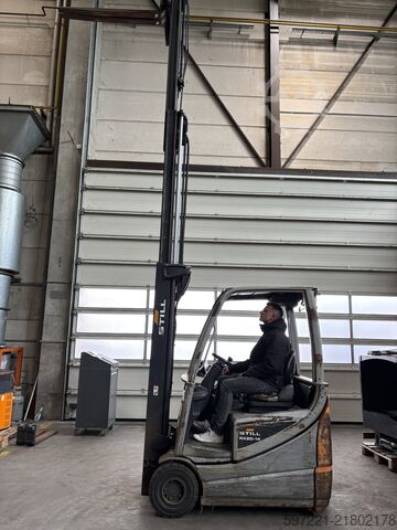 Electric - 3 wheels Still RX20-14C Triplex Drive-In