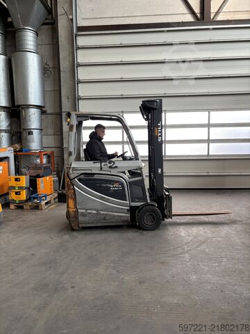 Electric - 3 wheels Still RX20-14C Triplex Drive-In