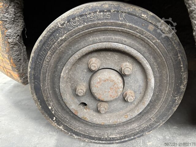 Electric - 3 wheels Still RX20-14C Triplex Drive-In