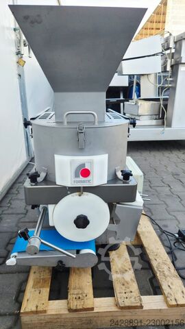 Automatic hamburger patty former DEIGHTON Formatic Retail Machine
