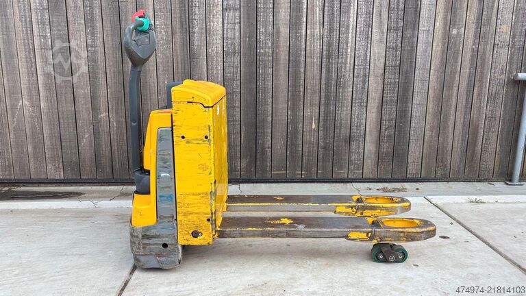 Low-lift pallet truck Jungheinrich EJE 116