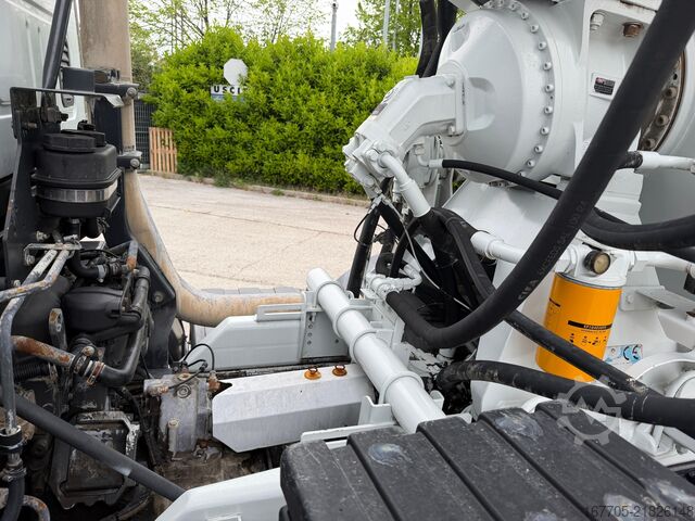 Concrete mixer truck Iveco TRAKKER 500
