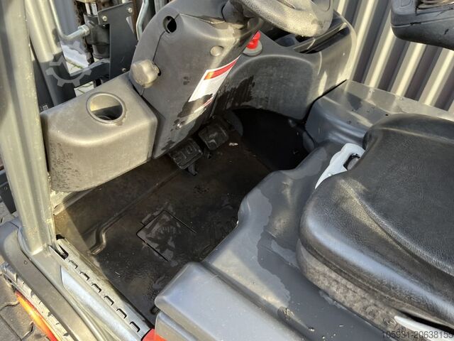 Electric 3-wheel forklift Linde E18-02