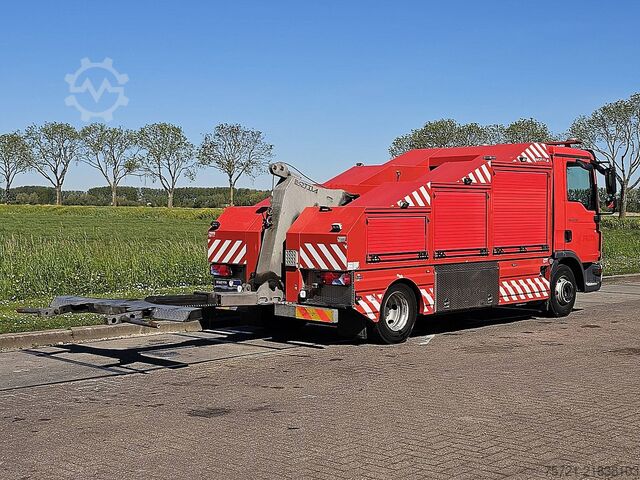 Car carrier van M.A.N. 8.220 TGL 8.8T BOTTIE LIFT 8T