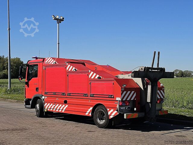 Car carrier van M.A.N. 8.220 TGL 8.8T BOTTIE LIFT 8T