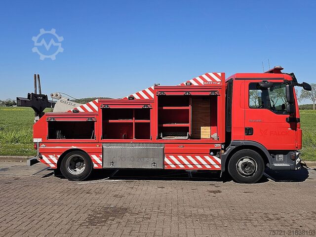 Car carrier van M.A.N. 8.220 TGL 8.8T BOTTIE LIFT 8T