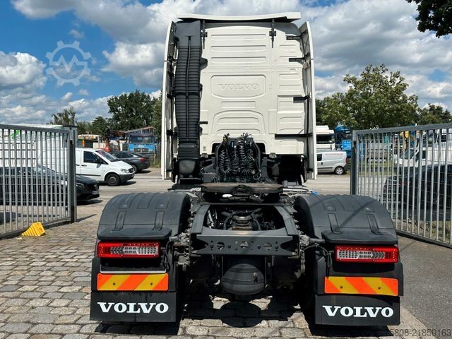 Standard tractor unit VOLVO FH 500 Globetrotter XL 2 Tanks Lane Guard