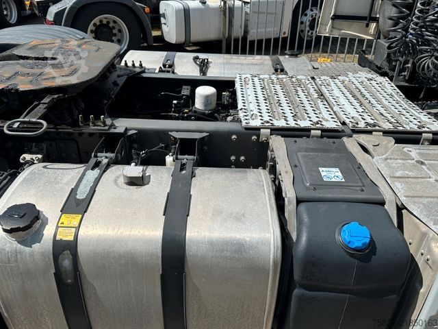 Standard tractor unit VOLVO FH 500 Globetrotter XL 2 Tanks Lane Guard