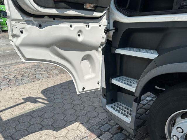 Standard tractor unit VOLVO FH 500 Globetrotter XL 2 Tanks Lane Guard