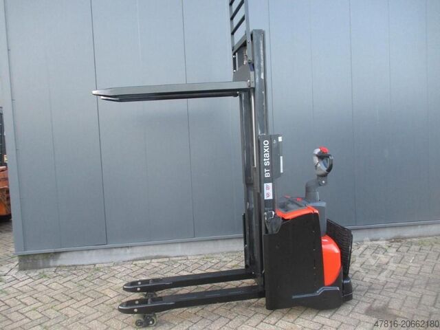 Pallet stacker BT SWE 200D