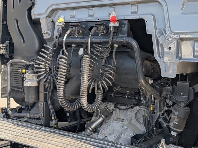 Volume tractor unit MAN TGX 18.560 LL SA Low-Liner mit D30 Motor