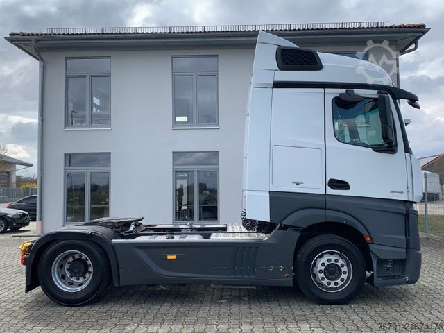 Standard tractor unit MERCEDES-BENZ Actros 1843 LS_ StreamSpace_ Retarder_ 2x Tank