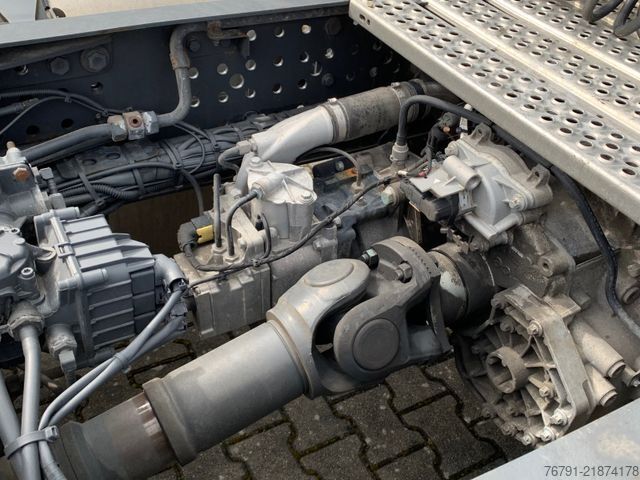 Standard tractor unit MERCEDES-BENZ Actros 1843 LS_ StreamSpace_ Retarder_ 2x Tank