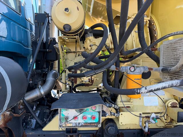 Concrete mixer truck Astra HD9 84.48