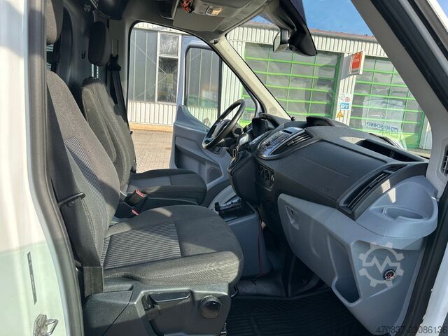 Feuerwehrfahrzeug FORD Transit / Trage + Liege + Rampe