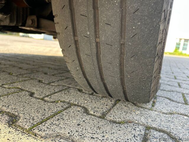 Feuerwehrfahrzeug FORD Transit / Trage + Liege + Rampe
