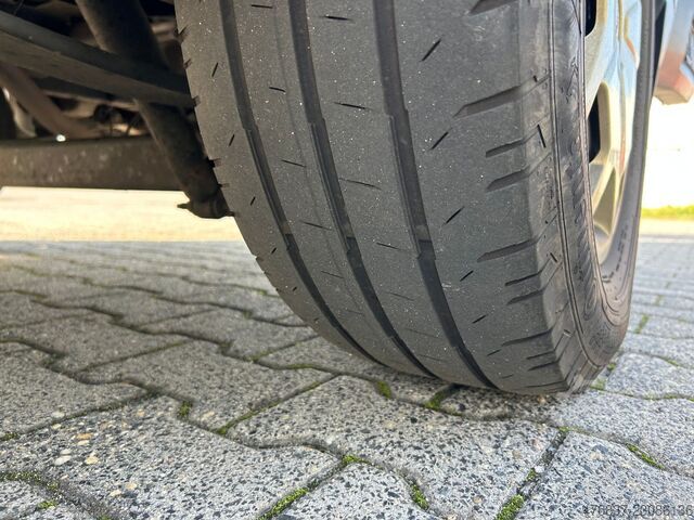 Feuerwehrfahrzeug FORD Transit / Trage + Liege + Rampe