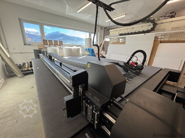Flatbed cutting table - HF milling machine Summa F3220