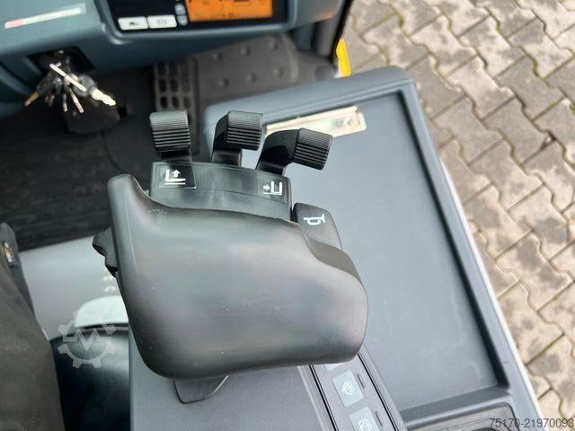 Forklift Jungheinrich EFG 215 / Triplex 4.25m / 1.851h / Batterie 2023