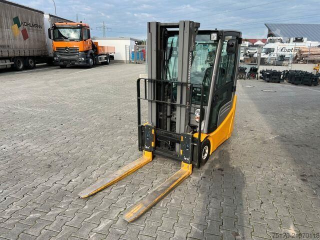 Forklift Jungheinrich EFG 215 / Triplex: 4.25m! / SS / 4.029h