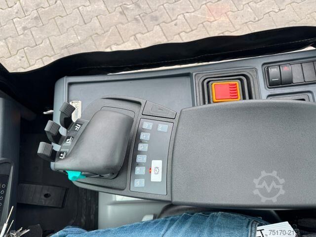 Forklift Jungheinrich EFG 215 / Triplex: 4.25m! / SS / nur 2.819h!