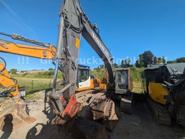 Chain excavator VOLVO EC 220 / SW + 2 Löffel