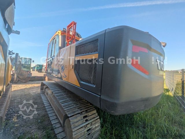 Chain excavator VOLVO EC 220 / SW + 2 Löffel
