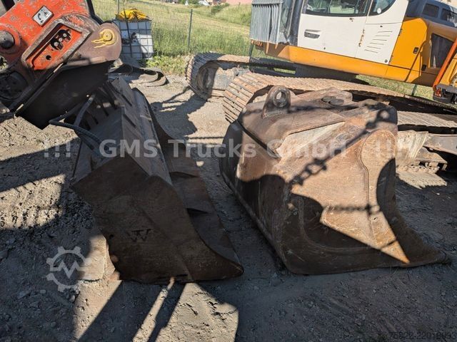 Chain excavator VOLVO EC 220 / SW + 2 Löffel
