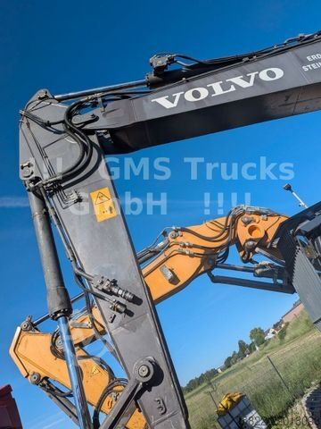 Chain excavator VOLVO EC 220 / SW + 2 Löffel