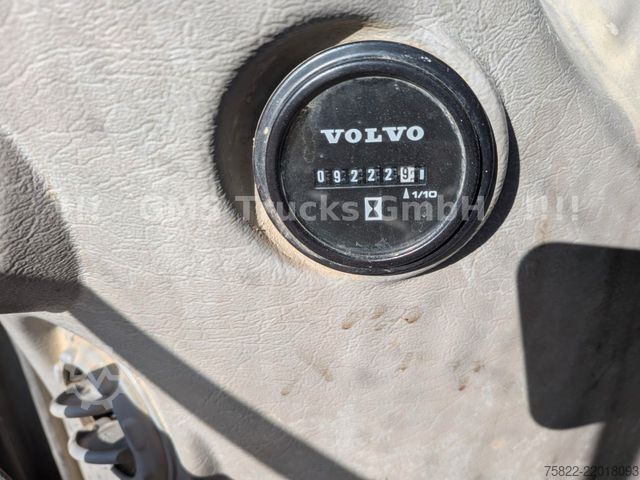 Chain excavator VOLVO EC 220 / SW + 2 Löffel