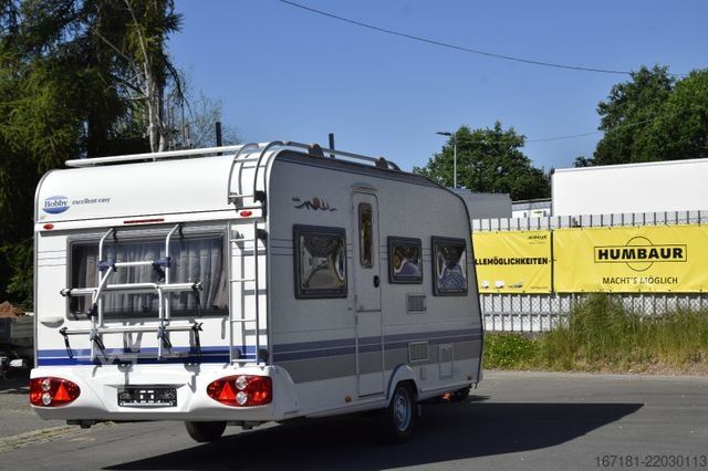Wohnwagen HOBBY De Luxe 450 UF mit Mover und Vorzelt