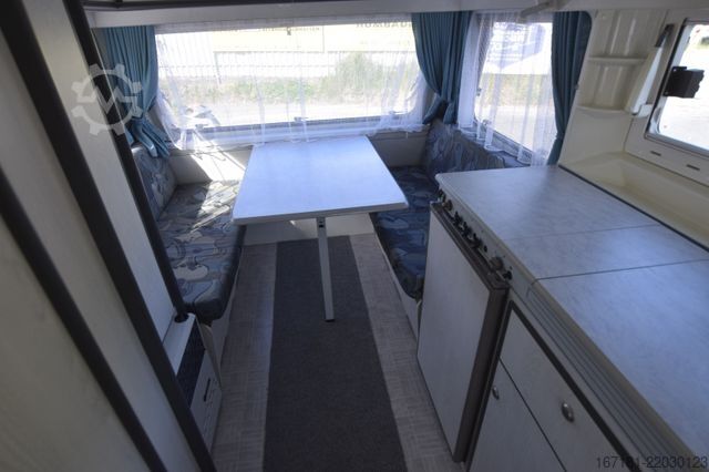 Wohnwagen CHATEAU Chiara 400 mit Vorzelt
