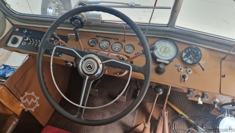Reisebus  Oldtimer Paket Saurer LC 4 und Volvo B 10 Lauber