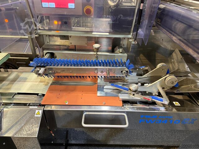 Flow wrapper Fuji Packaging / Loma Systems Complete FW3410CX Packing Line