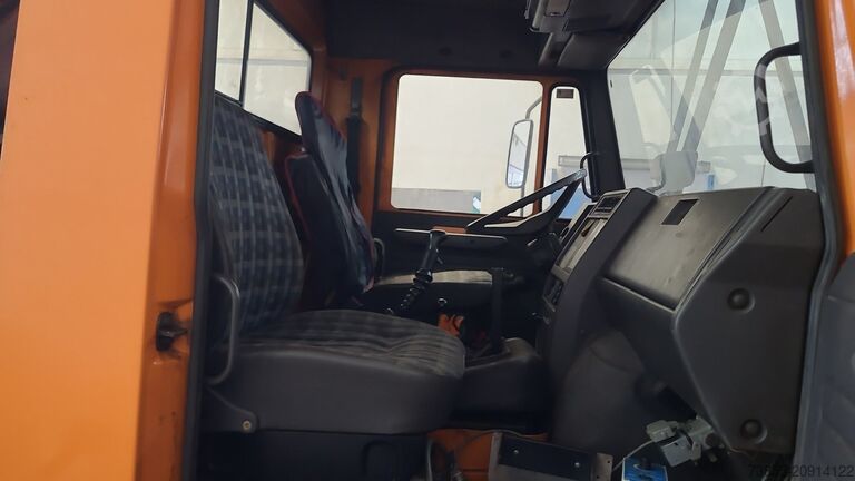 Commercial Vehicle - Tipper Mercedes-Benz Unimog 418/10