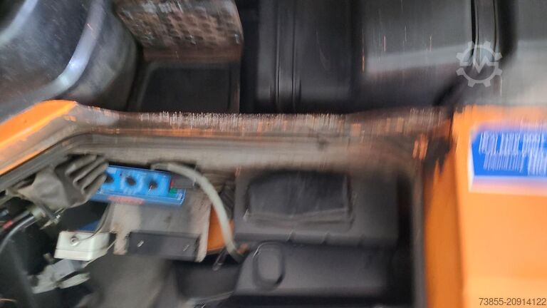 Commercial Vehicle - Tipper Mercedes-Benz Unimog 418/10