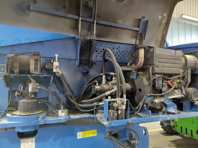 Telescopic boom lift Genie S-65