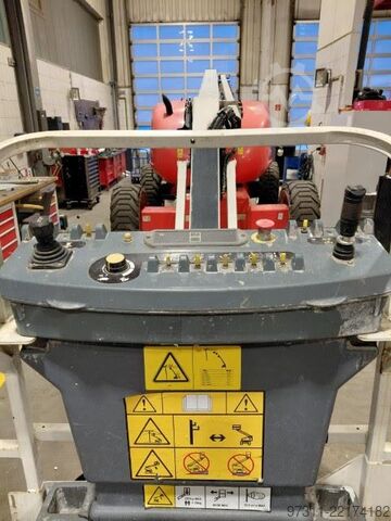 Gelenkteleskoparbeitsbühne JLG 600AJ