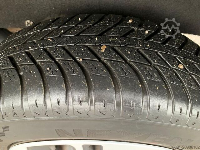 Compact van Ford CONNECT Autocarro 5 posti -